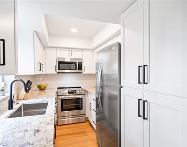1275 7th Avenue N - Photo Thumbnail 10