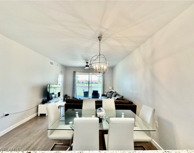 2720 Cypress Trace Circle - Photo Thumbnail 7