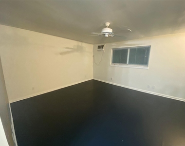 219 West Alabama - Photo Thumbnail 9