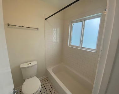219 West Alabama - Photo Thumbnail 5