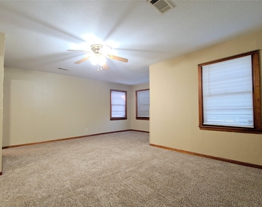 1717 Hawthorne Street - Photo Thumbnail 4