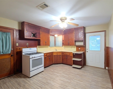 1717 Hawthorne Street - Photo Thumbnail 5