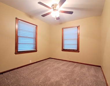 1717 Hawthorne Street - Photo Thumbnail 9