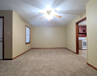 1717 Hawthorne Street - Photo Thumbnail 3