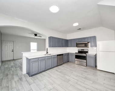 10217 Teneha Drive - Photo Thumbnail 2