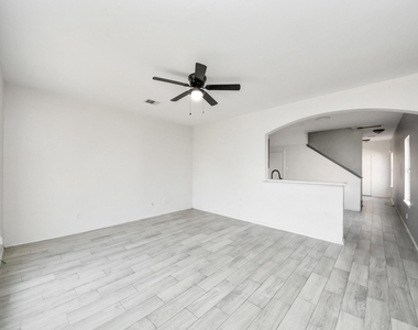 10217 Teneha Drive - Photo Thumbnail 7