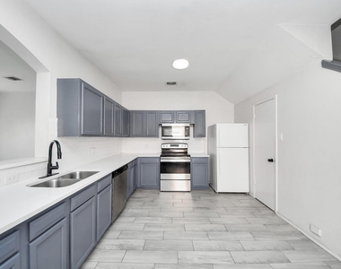 10217 Teneha Drive - Photo Thumbnail 9