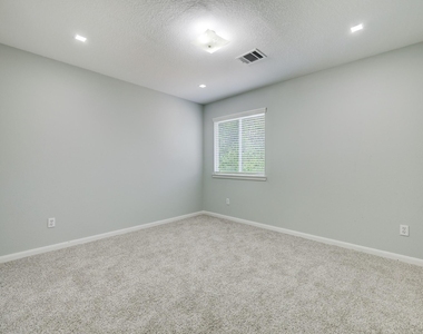 4906 Siros Isle Court - Photo Thumbnail 5