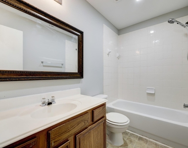 4906 Siros Isle Court - Photo Thumbnail 3