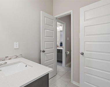 318 Calmato Woods Way - Photo Thumbnail 19