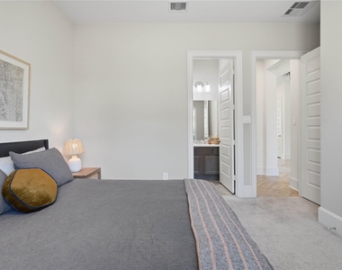 318 Calmato Woods Way - Photo Thumbnail 15