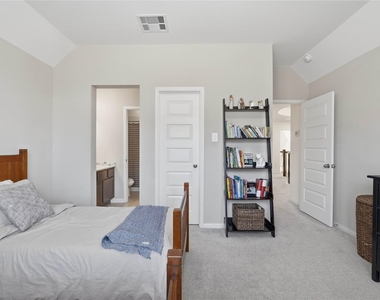 318 Calmato Woods Way - Photo Thumbnail 17