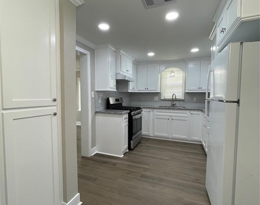 309 Ryan Street - Photo Thumbnail 12