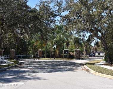 4063 Palladian Way - Photo Thumbnail 38