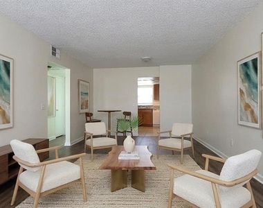 2820 Dupont Street S - Photo Thumbnail 7