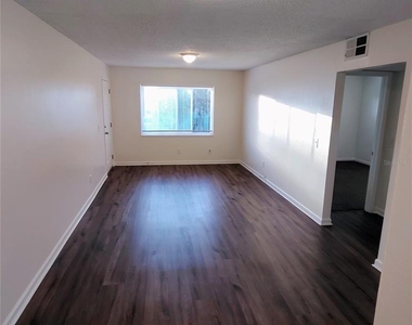 2820 Dupont Street S - Photo Thumbnail 4