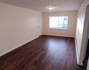 2820 Dupont Street S - Photo Thumbnail 5