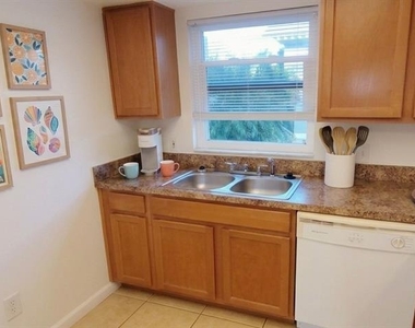 2820 Dupont Street S - Photo Thumbnail 3