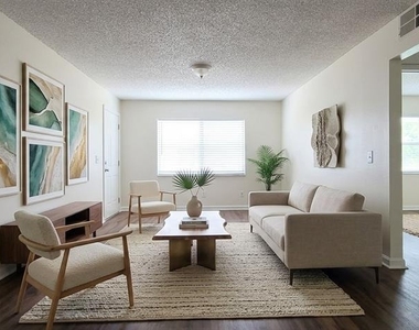 2820 Dupont Street S - Photo Thumbnail 8