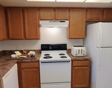 2820 Dupont Street S - Photo Thumbnail 2