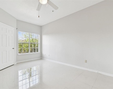4304 Bayside Village Drive - Photo Thumbnail 7
