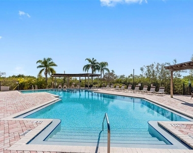 4304 Bayside Village Drive - Photo Thumbnail 15