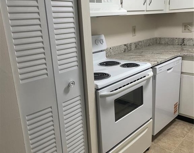 7701 Starkey Road - Photo Thumbnail 10