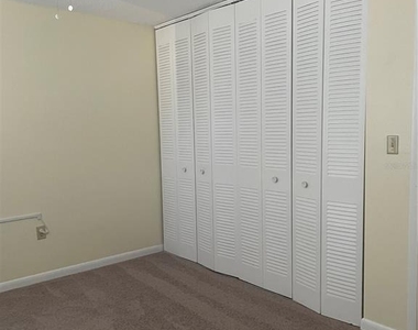 7701 Starkey Road - Photo Thumbnail 14