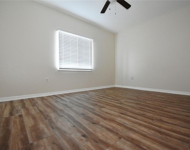 9612 Seadale Court - Photo Thumbnail 18