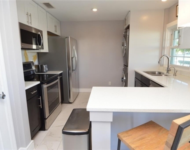 5245 Coquina Key Drive Se - Photo Thumbnail 8