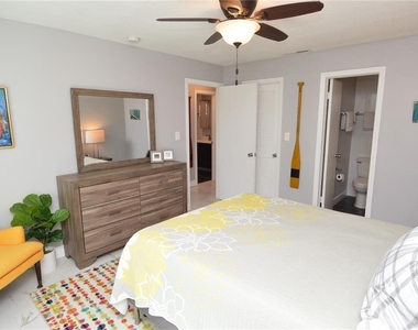 5245 Coquina Key Drive Se - Photo Thumbnail 33