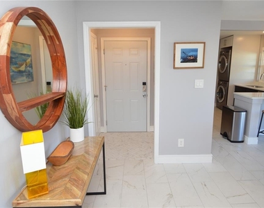 5245 Coquina Key Drive Se - Photo Thumbnail 4