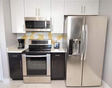 5245 Coquina Key Drive Se - Photo Thumbnail 10