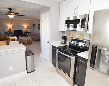 5245 Coquina Key Drive Se - Photo Thumbnail 11
