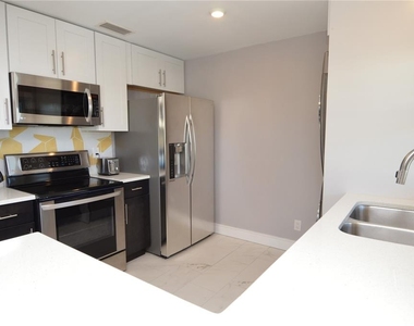 5245 Coquina Key Drive Se - Photo Thumbnail 9