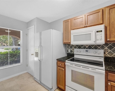 6928 Hawthorne Trace Lane - Photo Thumbnail 14