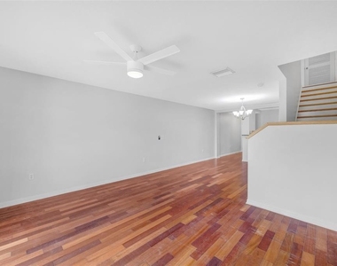 6928 Hawthorne Trace Lane - Photo Thumbnail 19