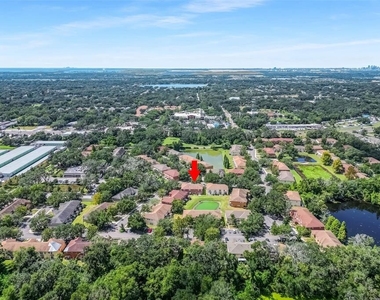 6928 Hawthorne Trace Lane - Photo Thumbnail 32