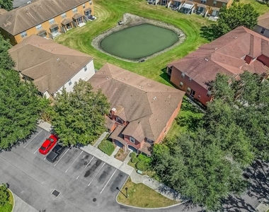 6928 Hawthorne Trace Lane - Photo Thumbnail 34