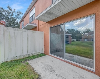 6928 Hawthorne Trace Lane - Photo Thumbnail 28