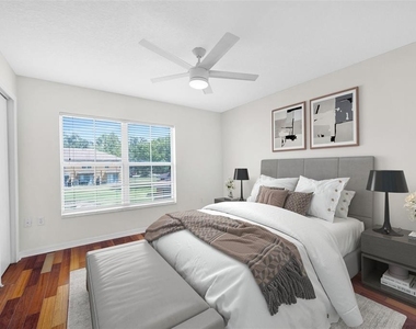 6928 Hawthorne Trace Lane - Photo Thumbnail 3
