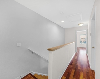 6928 Hawthorne Trace Lane - Photo Thumbnail 20