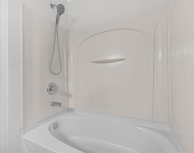 6928 Hawthorne Trace Lane - Photo Thumbnail 24