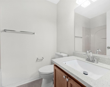 6928 Hawthorne Trace Lane - Photo Thumbnail 23