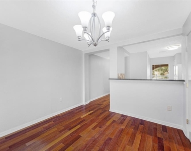 6928 Hawthorne Trace Lane - Photo Thumbnail 16