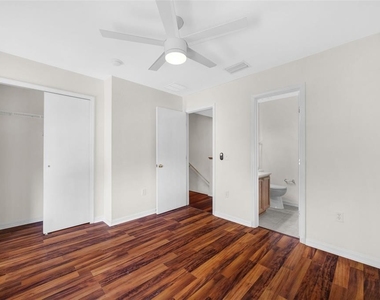 6928 Hawthorne Trace Lane - Photo Thumbnail 26