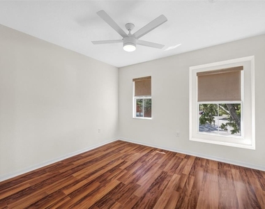 6928 Hawthorne Trace Lane - Photo Thumbnail 25