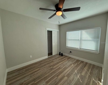 8701 N Willow Avenue - Photo Thumbnail 8