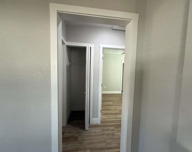 8701 N Willow Avenue - Photo Thumbnail 7