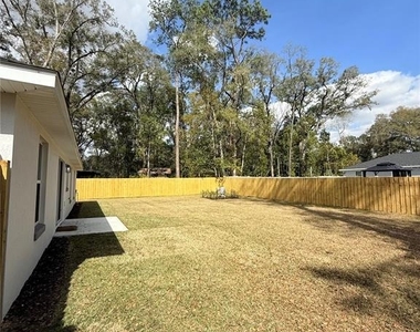 6425 Nw 62nd Terrace - Photo Thumbnail 11